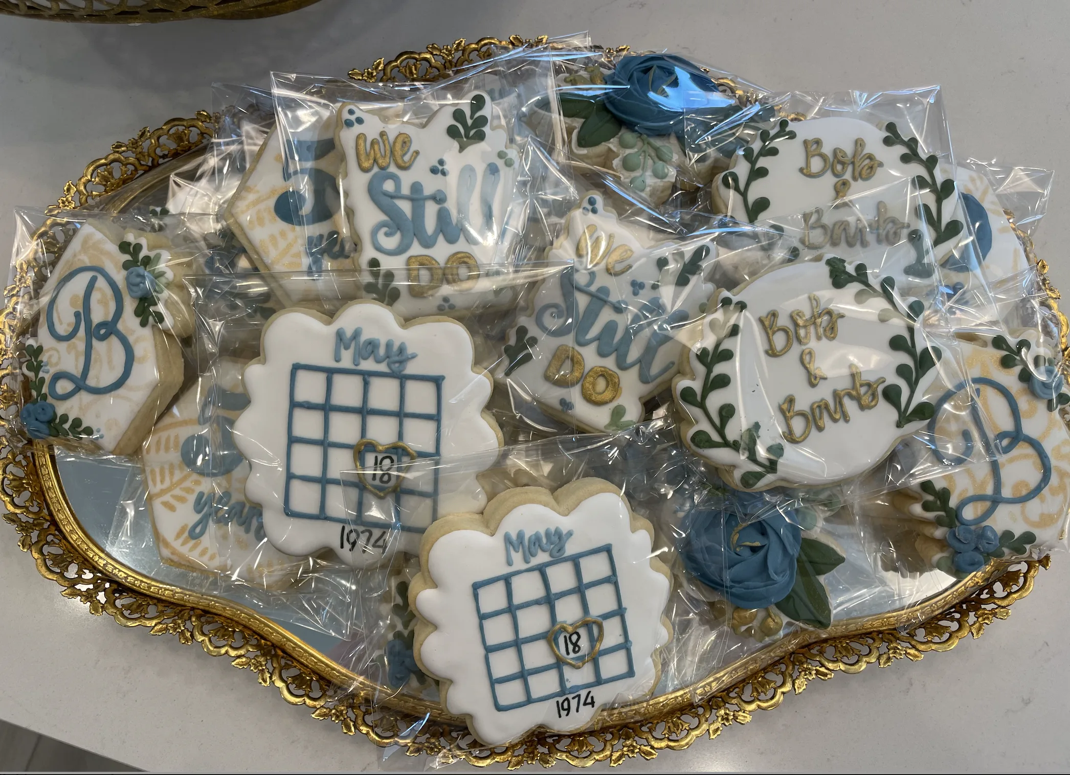 ida gold tray with cookies WEBP