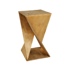 Diagonal lines from the top to the base with gaps between the legs