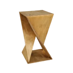 Diagonal lines from the top to the base with gaps between the legs